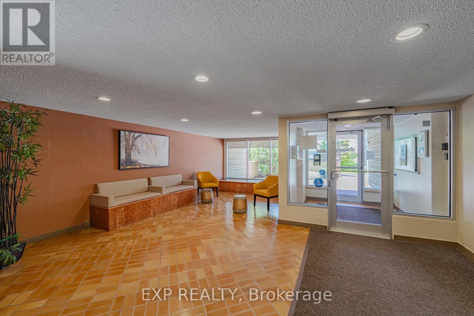 1111 - 555 BRITTANY DRIVE