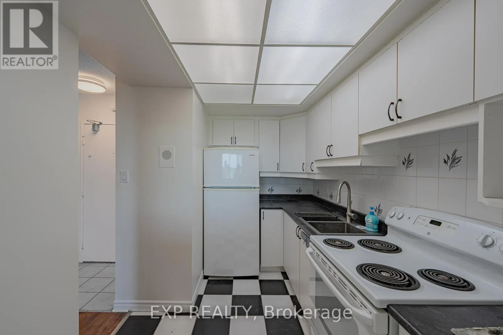 1111 - 555 BRITTANY DRIVE