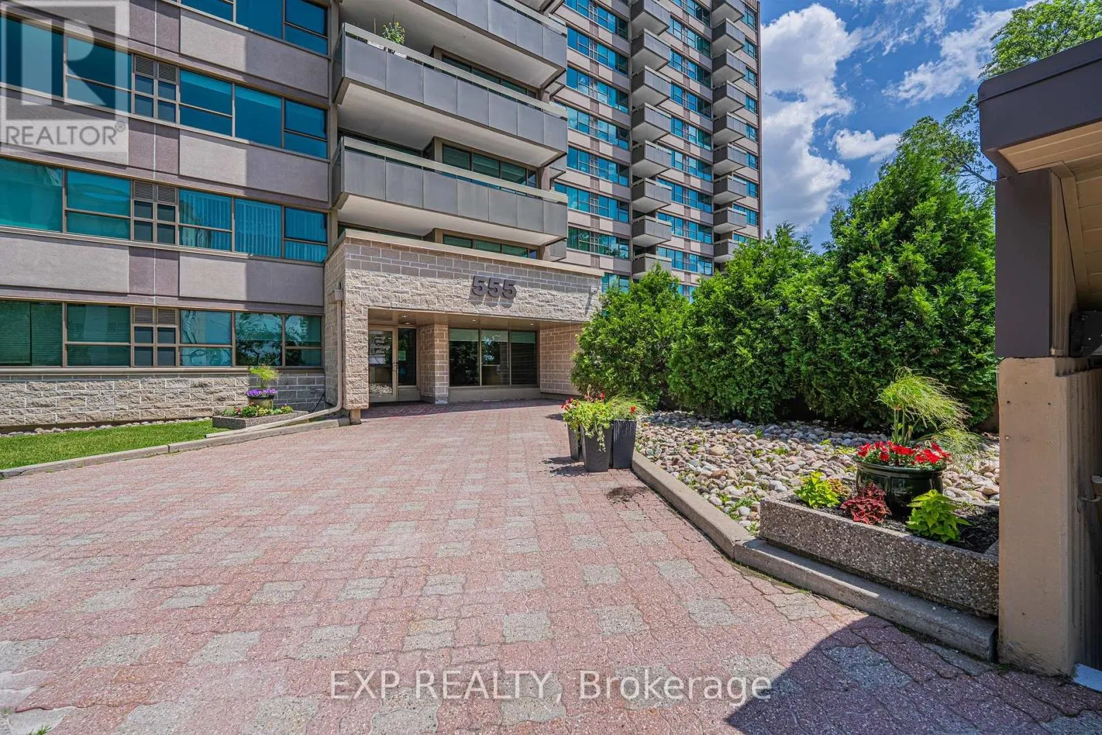 1111 - 555 BRITTANY DRIVE