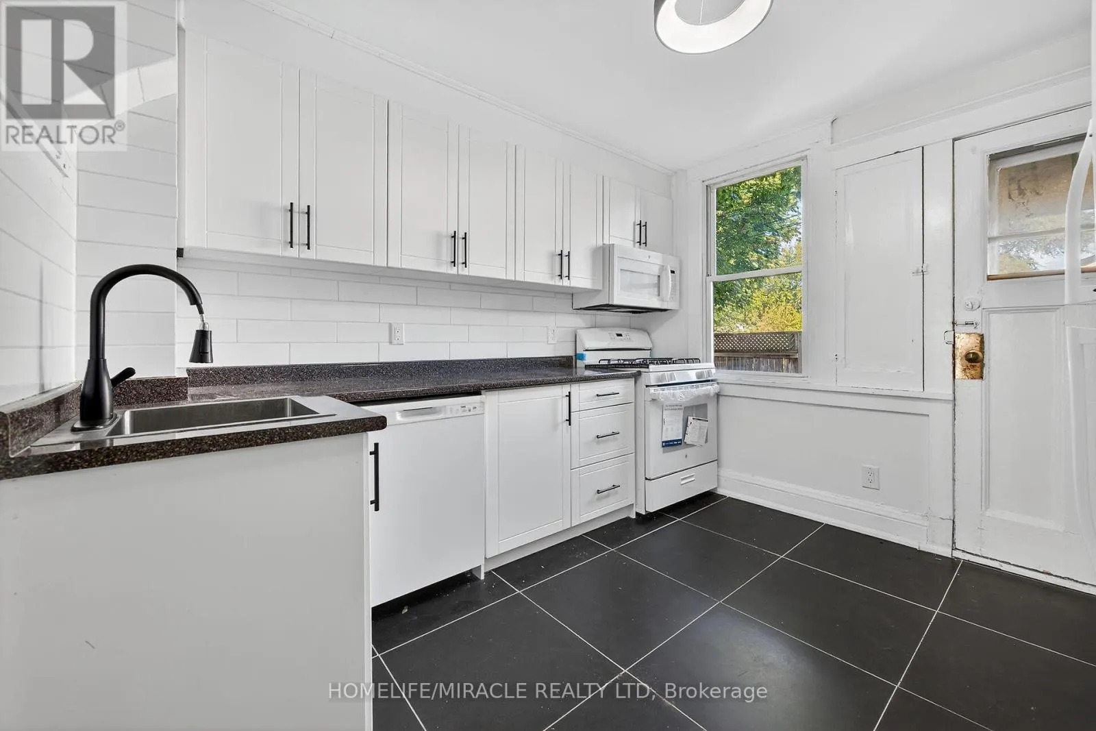 463 DUNSMURE ROAD