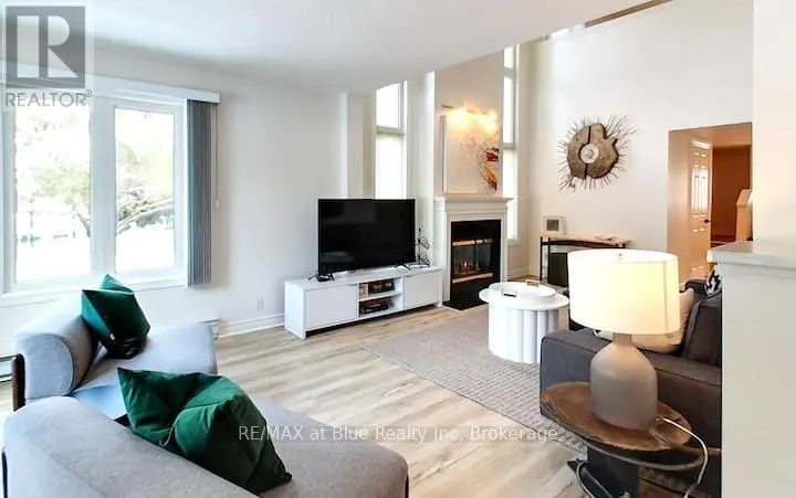 112 - 110 FAIRWAY COURT, #112