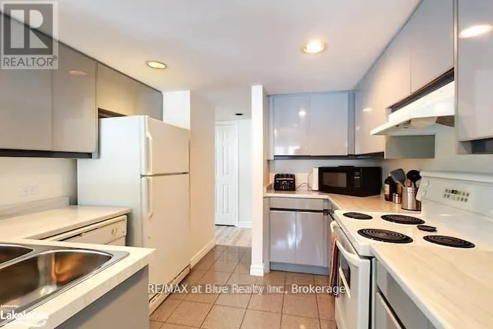 112 - 110 FAIRWAY COURT, #112
