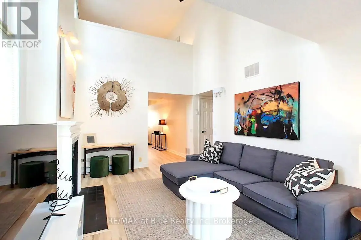 112 - 110 FAIRWAY COURT, #112