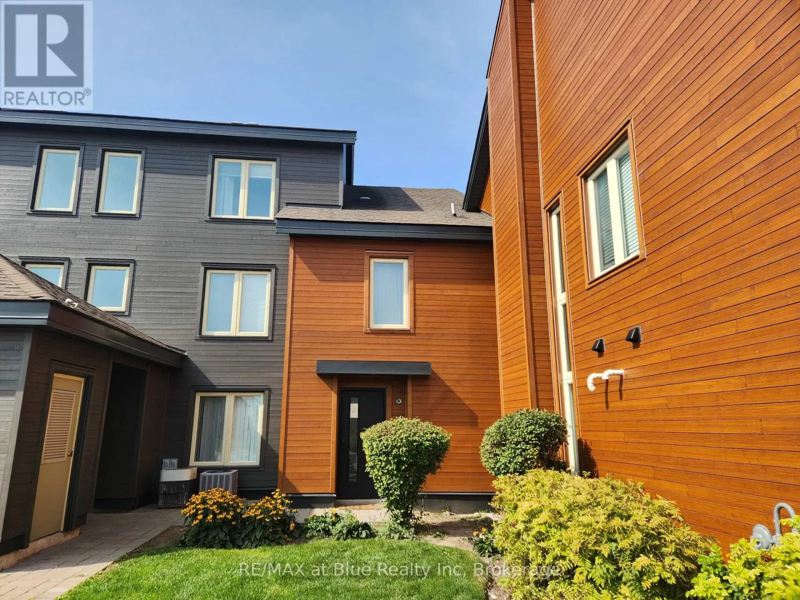 112 - 110 FAIRWAY COURT, #112