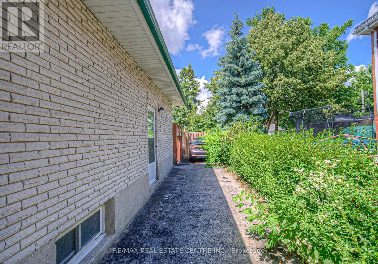 523 DUNBAR ROAD