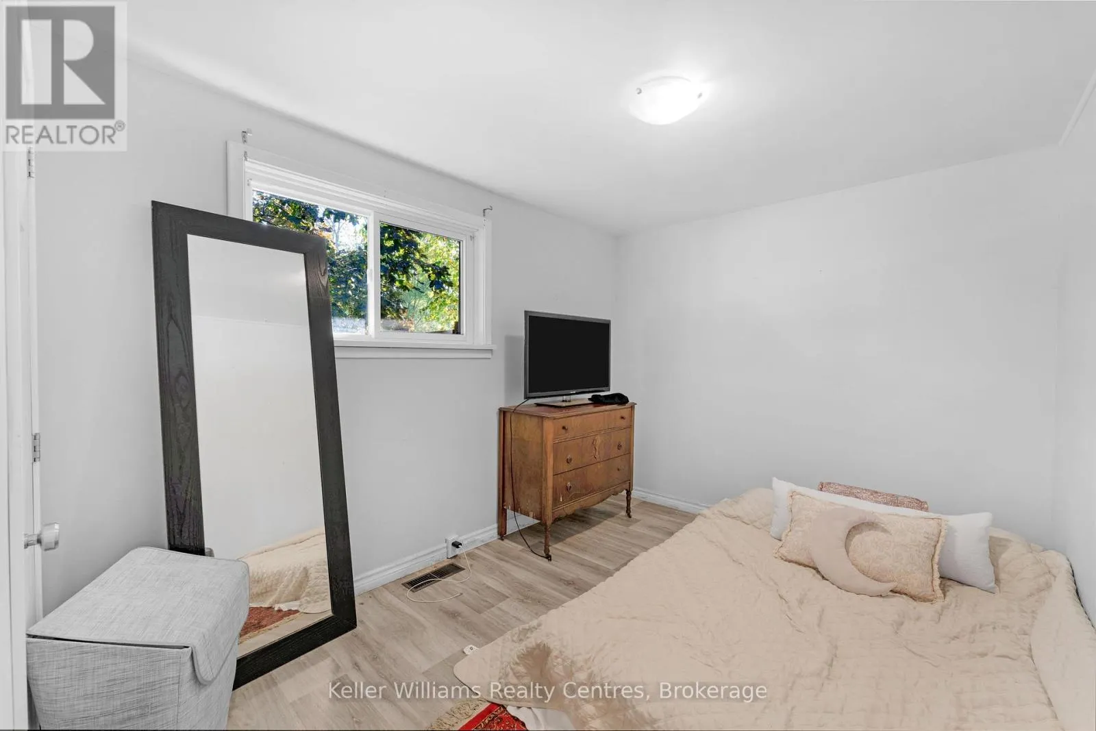 502 & 504 9TH STREET W