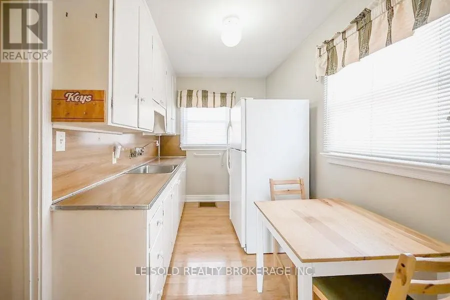 1ST FLOOR ROOM - 130 LELAND STREET