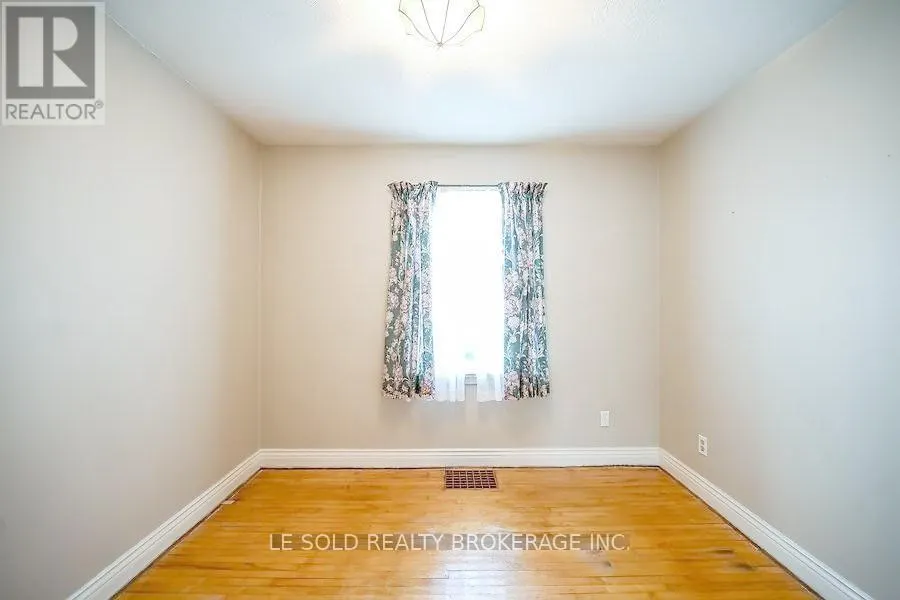1ST FLOOR ROOM - 130 LELAND STREET