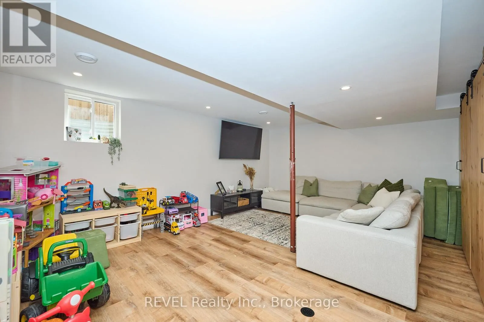 35 ROMY CRESCENT