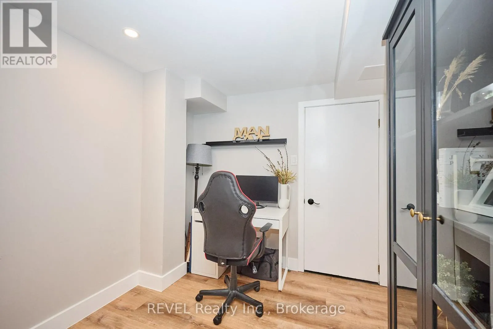 35 ROMY CRESCENT