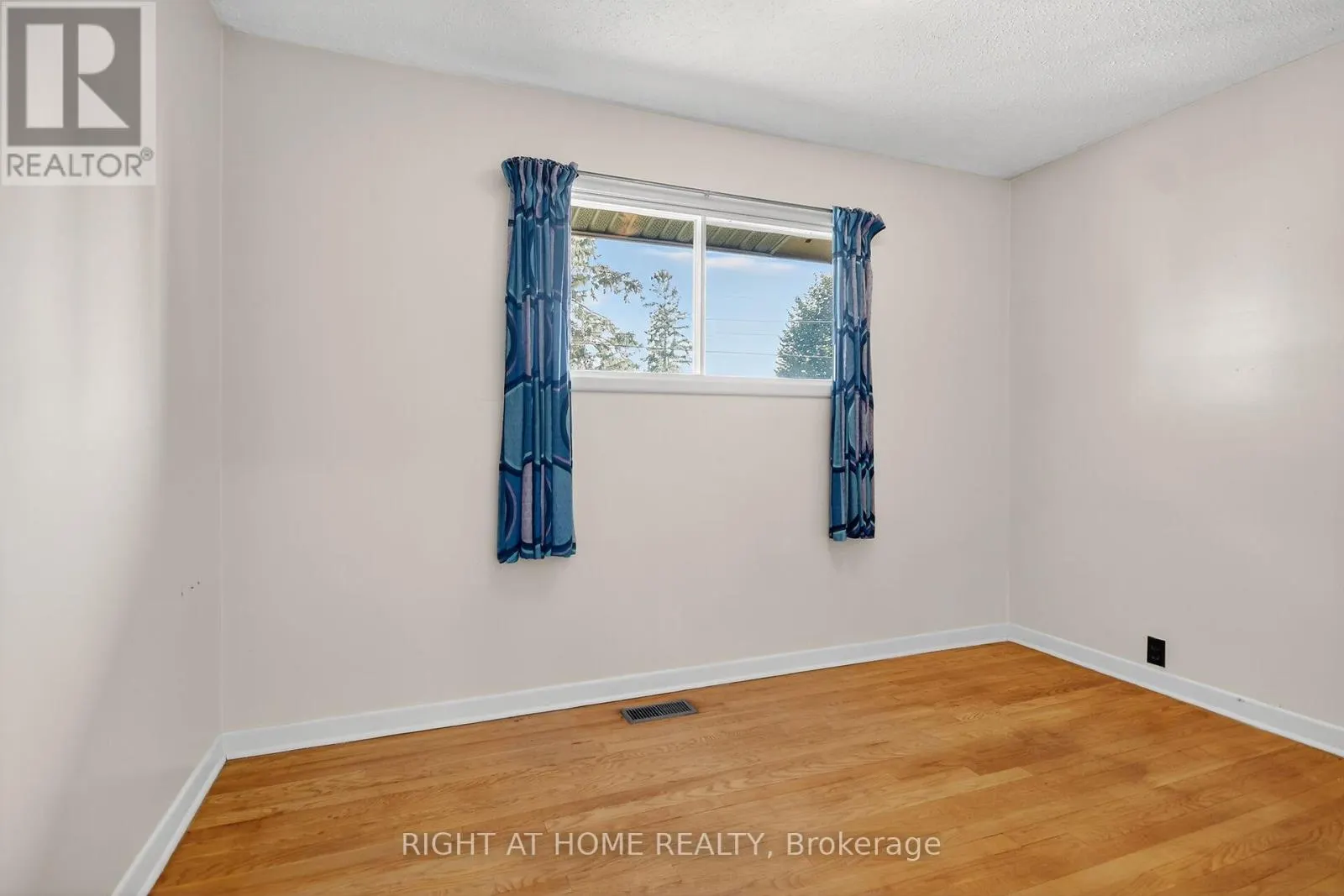 6 HIGWOOD DRIVE