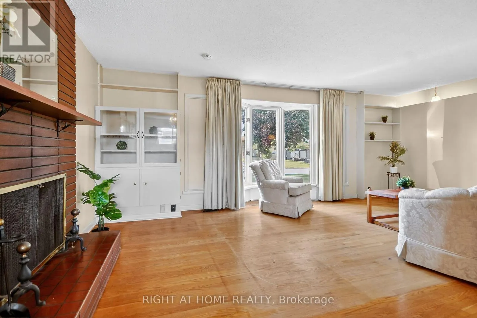 6 HIGWOOD DRIVE