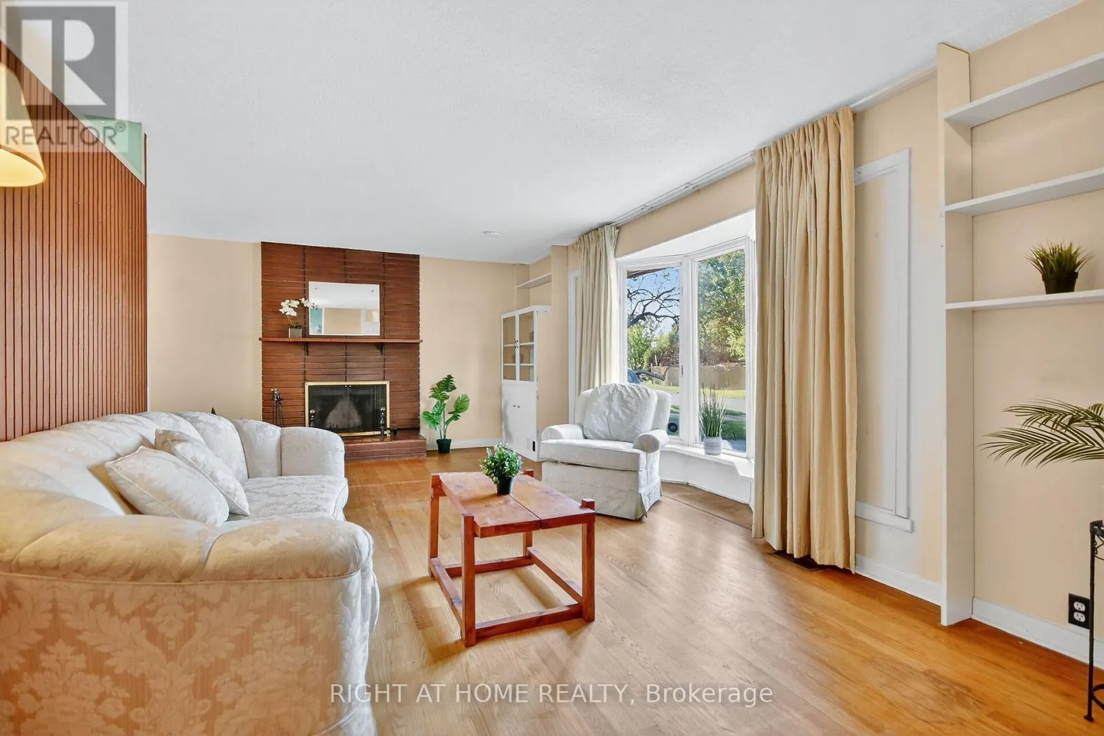 6 HIGWOOD DRIVE