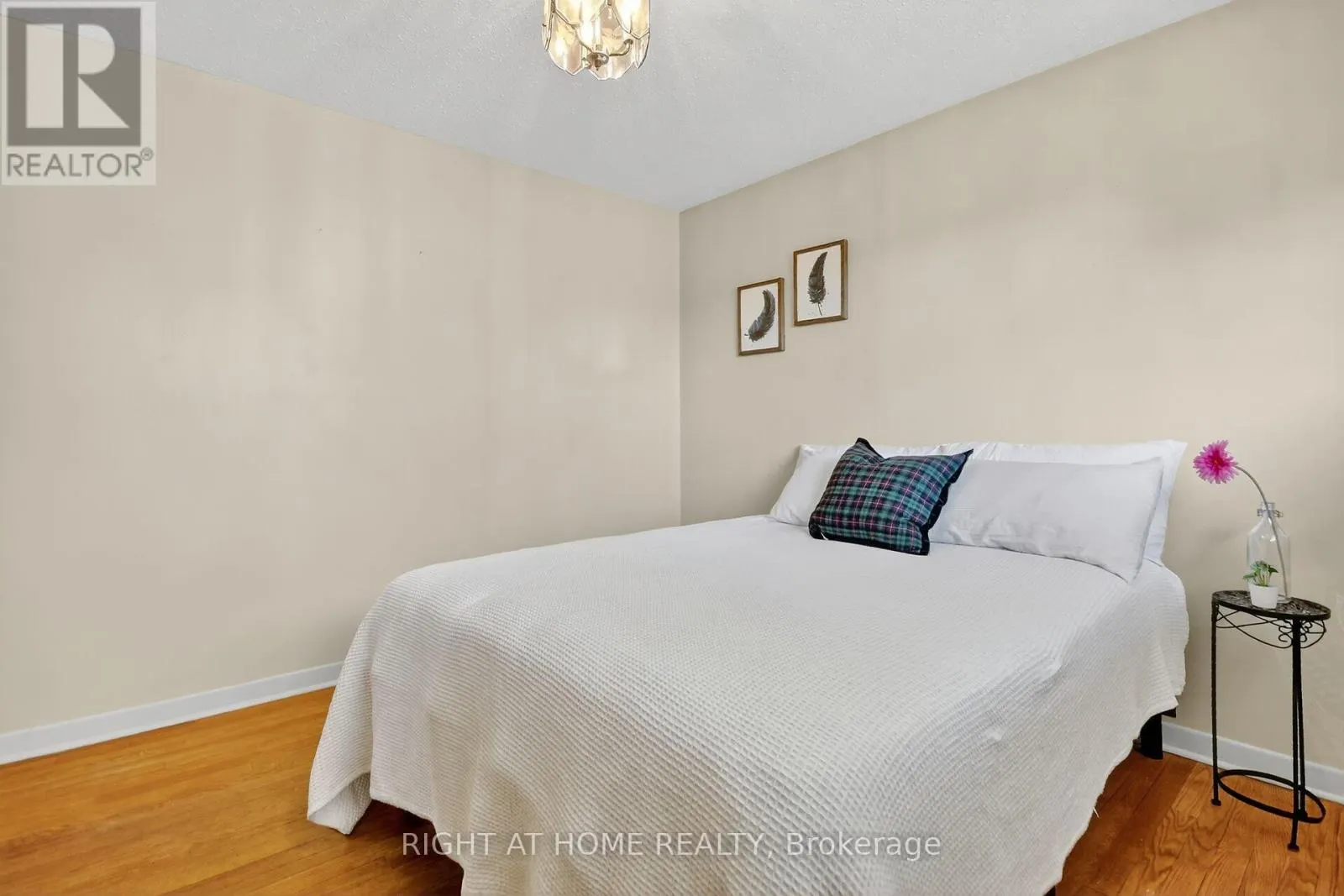 6 HIGWOOD DRIVE