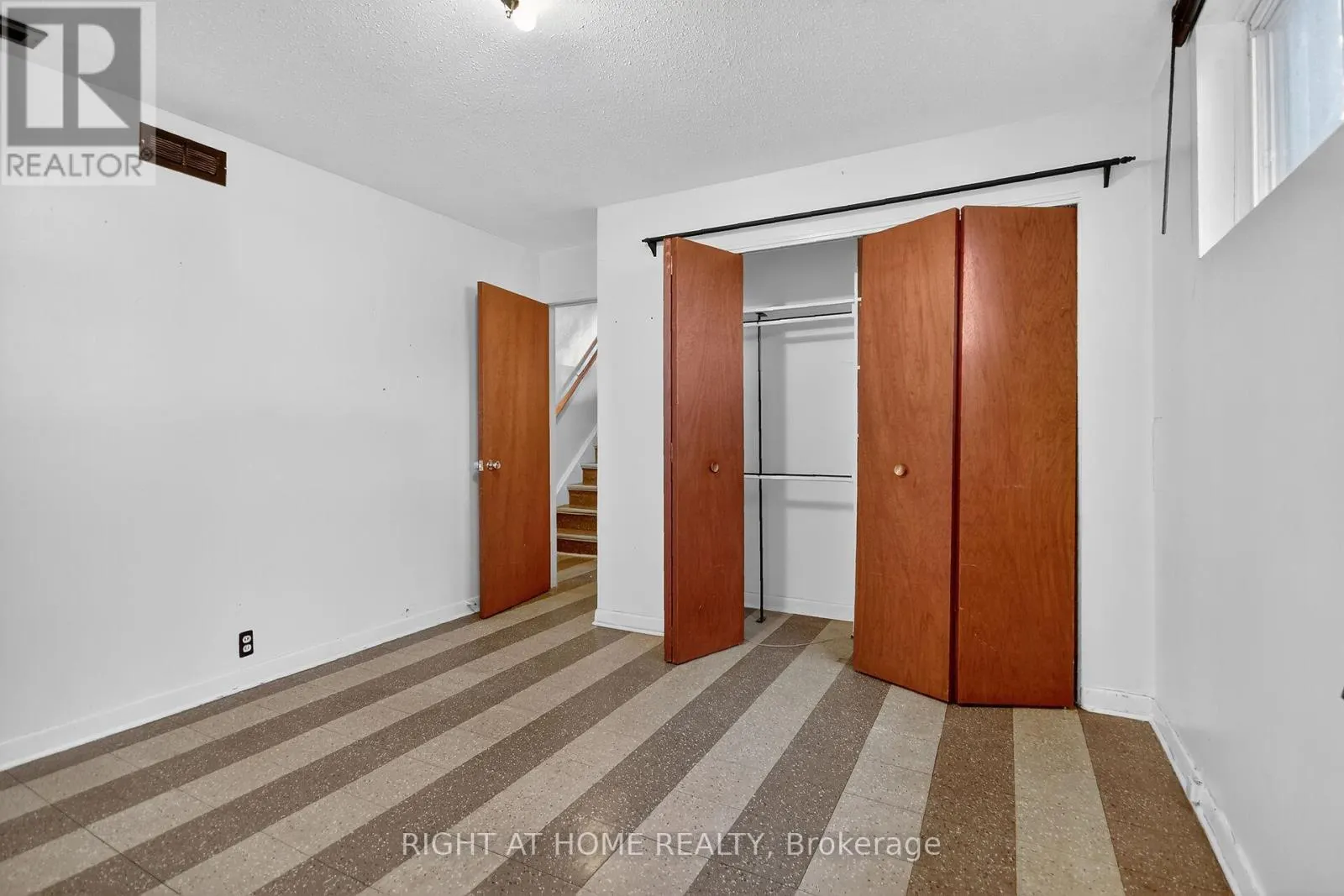 6 HIGWOOD DRIVE