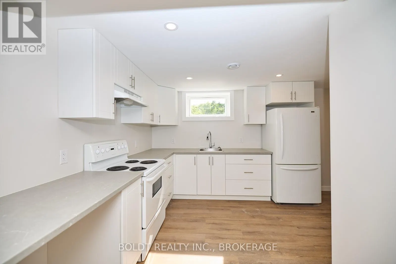 3305 NINETEENTH STREET
