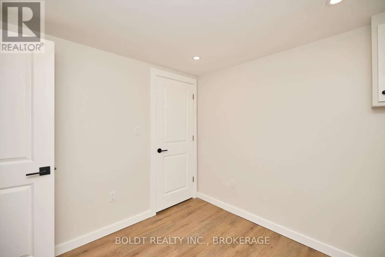 3305 NINETEENTH STREET