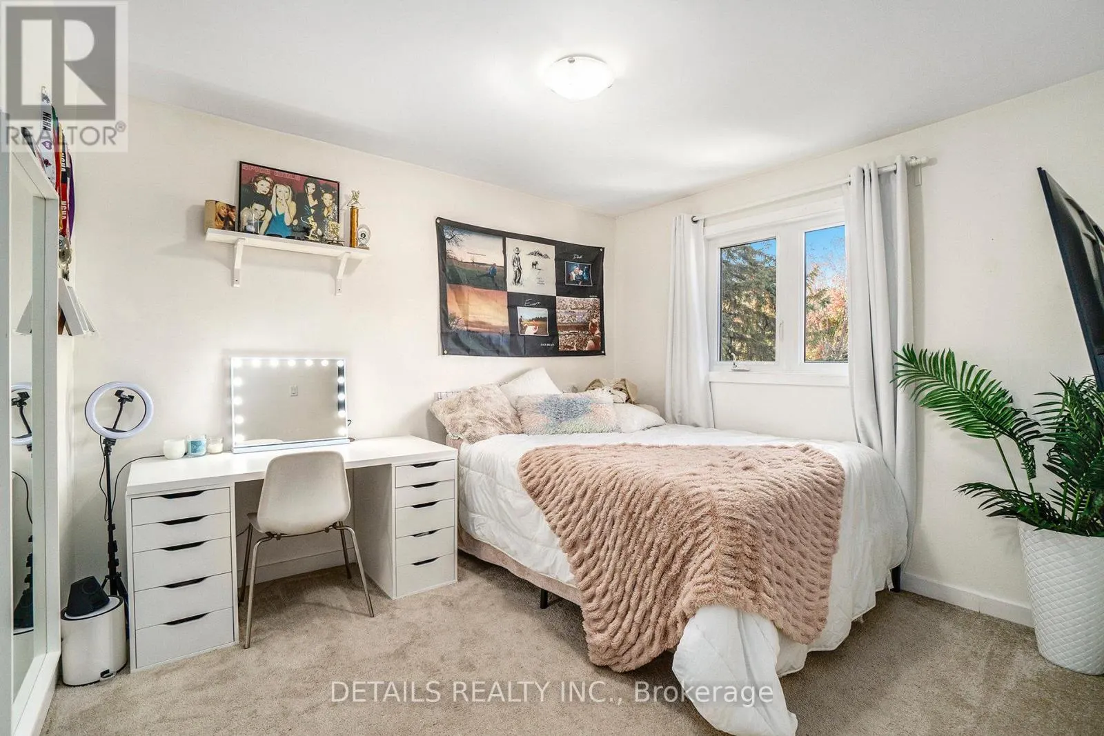 13 WILLOWVIEW WAY