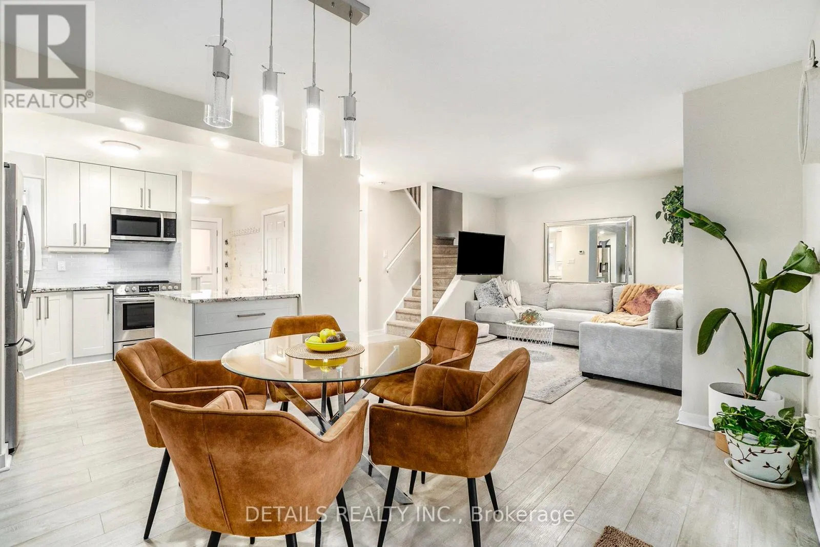 13 WILLOWVIEW WAY