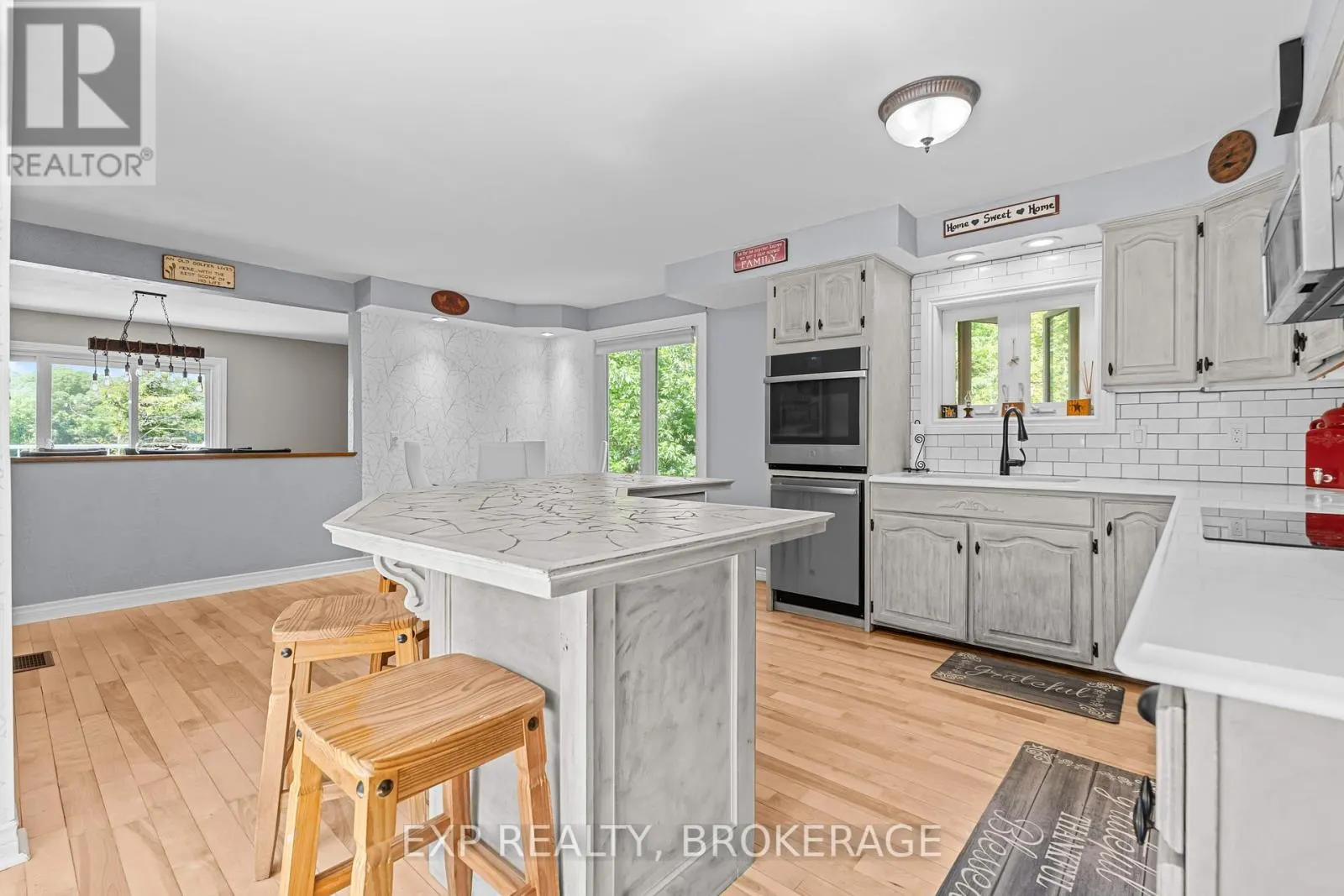 5525 RIDEAU ROAD