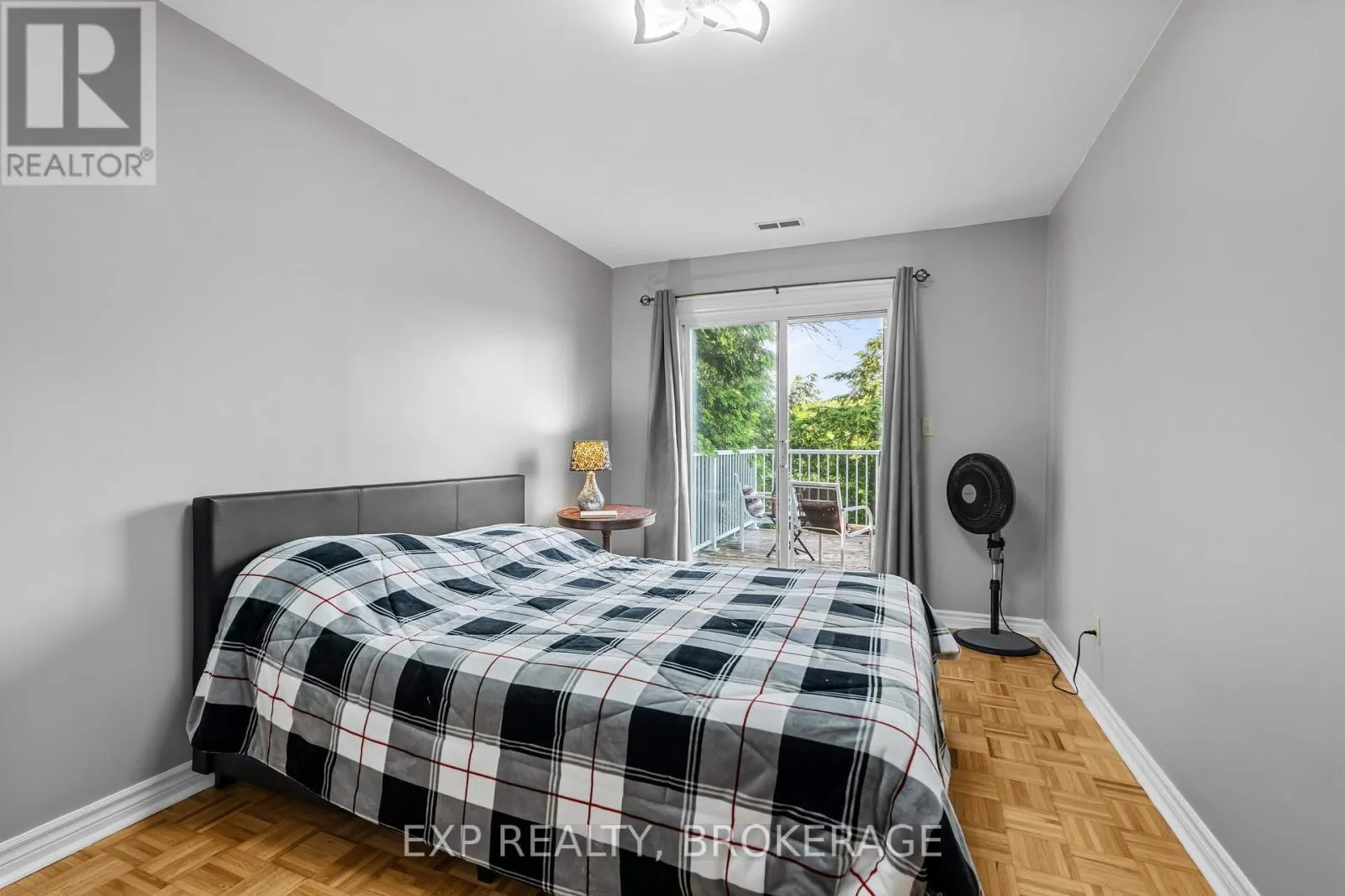 5525 RIDEAU ROAD