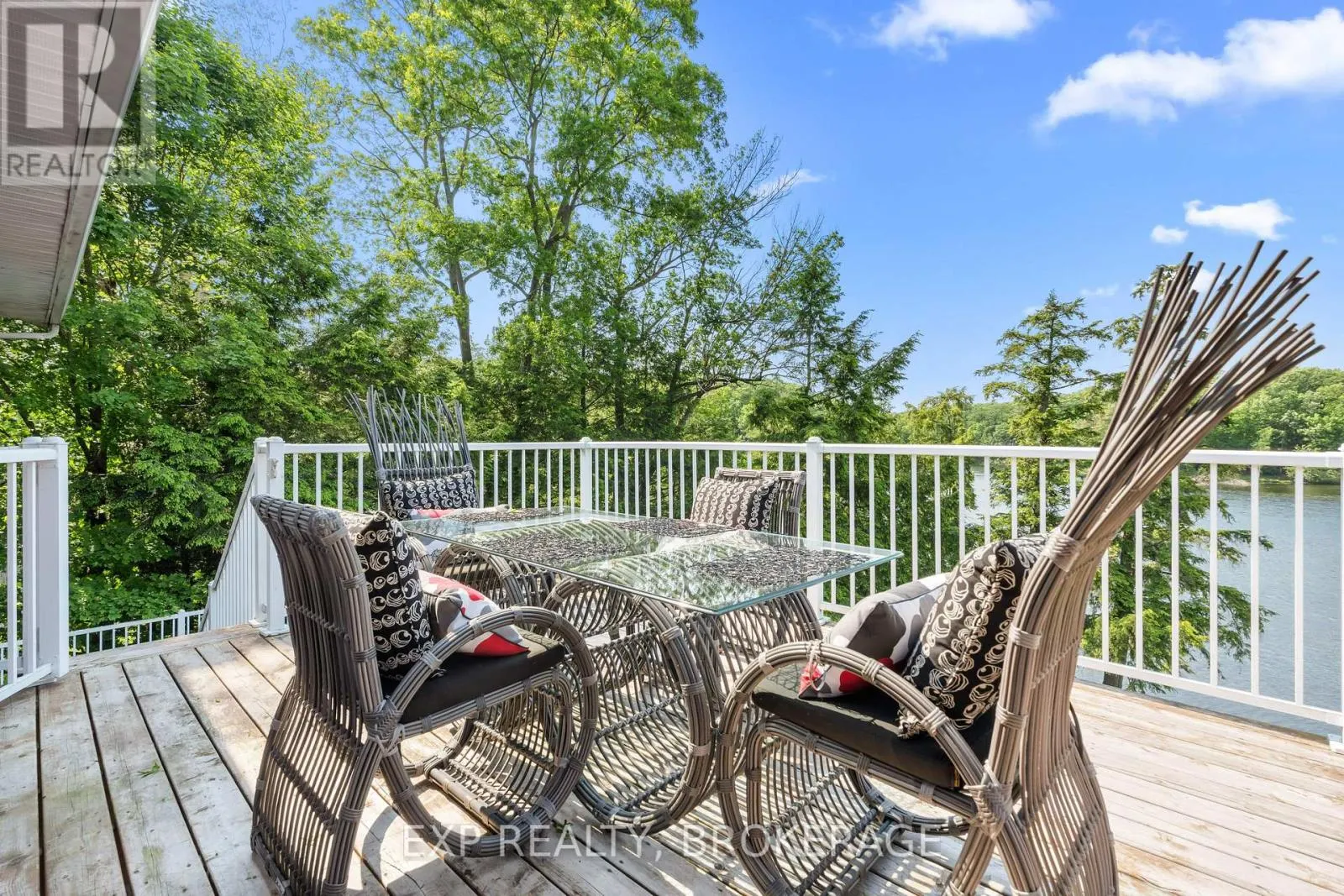 5525 RIDEAU ROAD