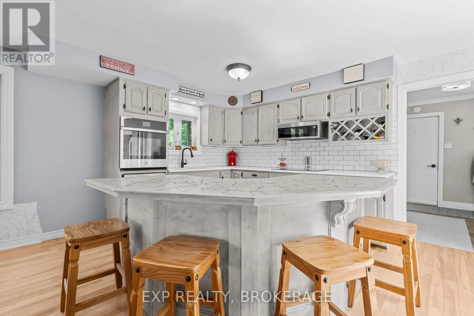 5525 RIDEAU ROAD