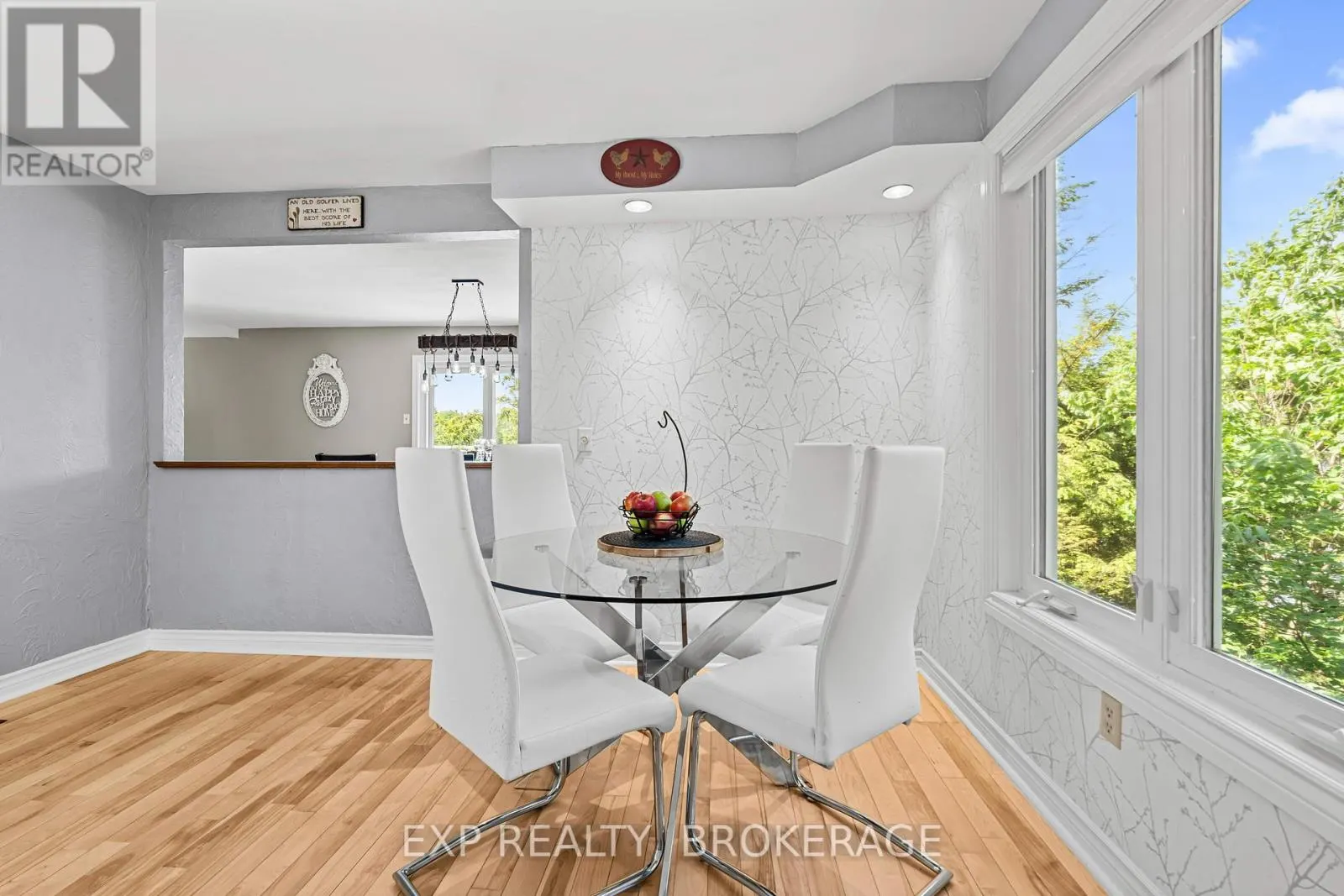 5525 RIDEAU ROAD