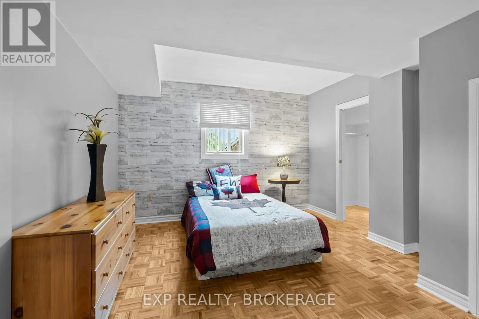 5525 RIDEAU ROAD
