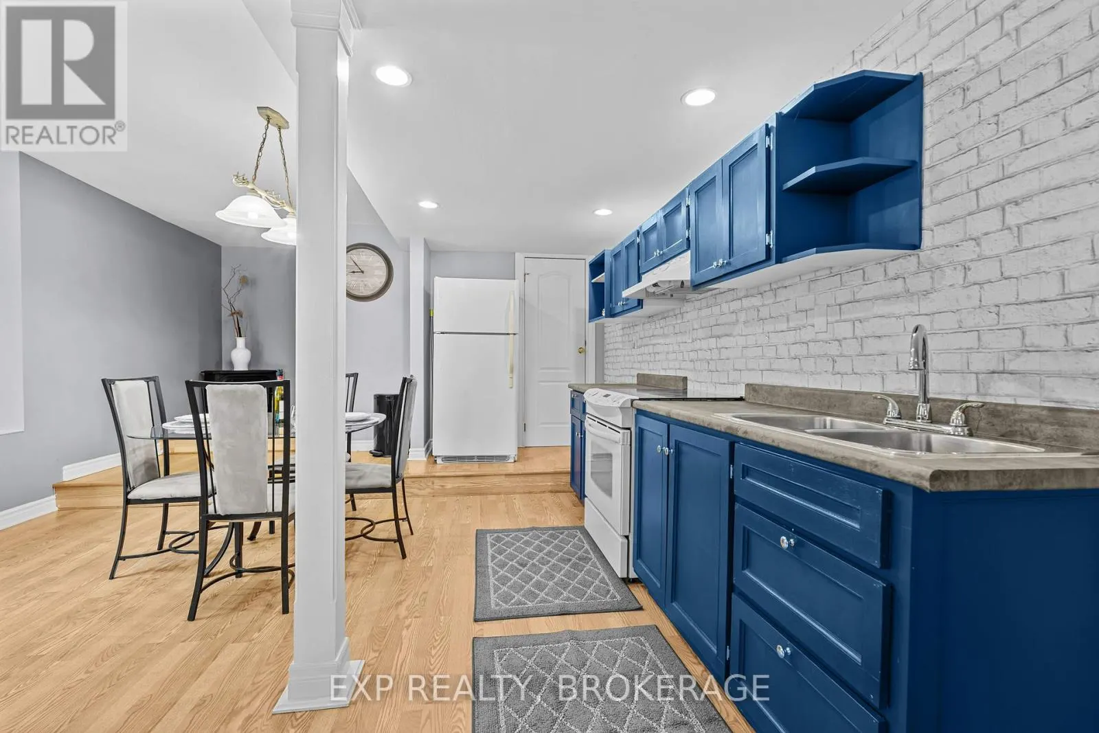 5525 RIDEAU ROAD