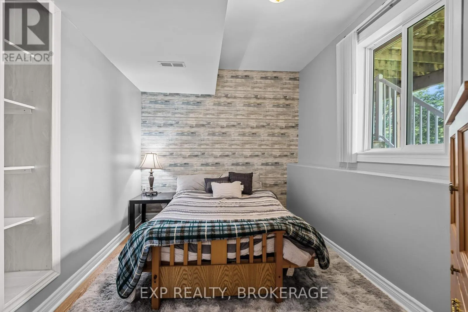 5525 RIDEAU ROAD