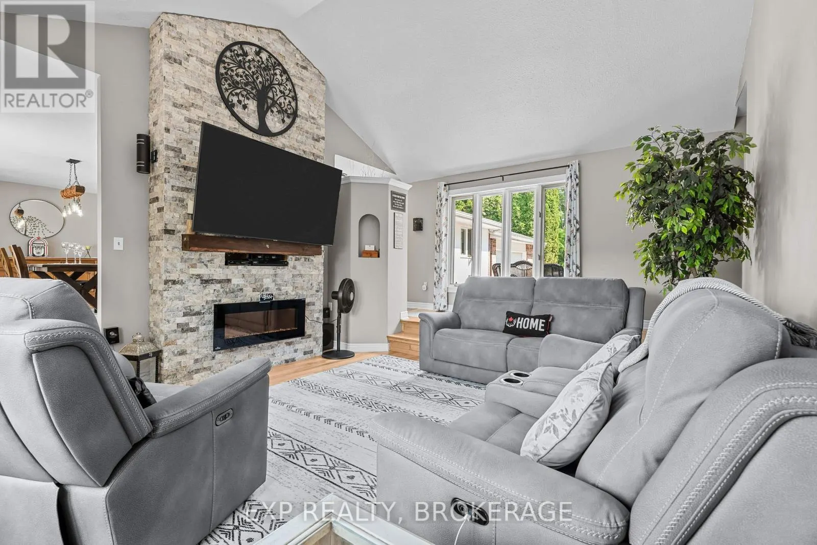 5525 RIDEAU ROAD