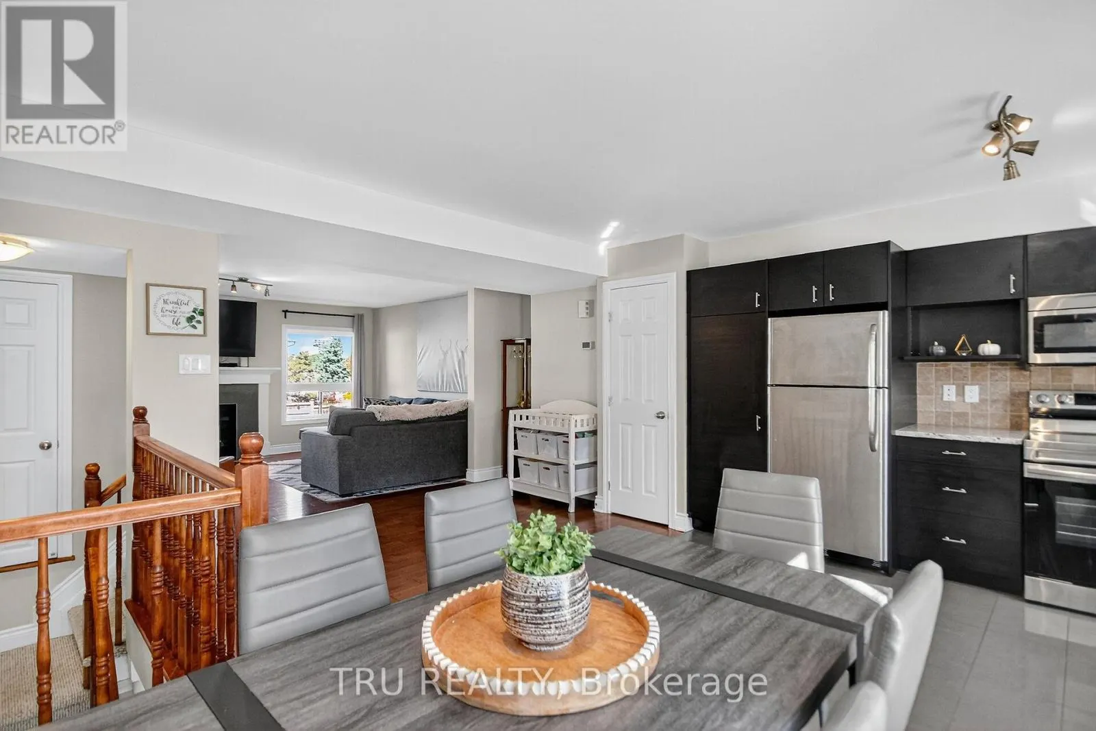 2642 PALINGS PRIVATE