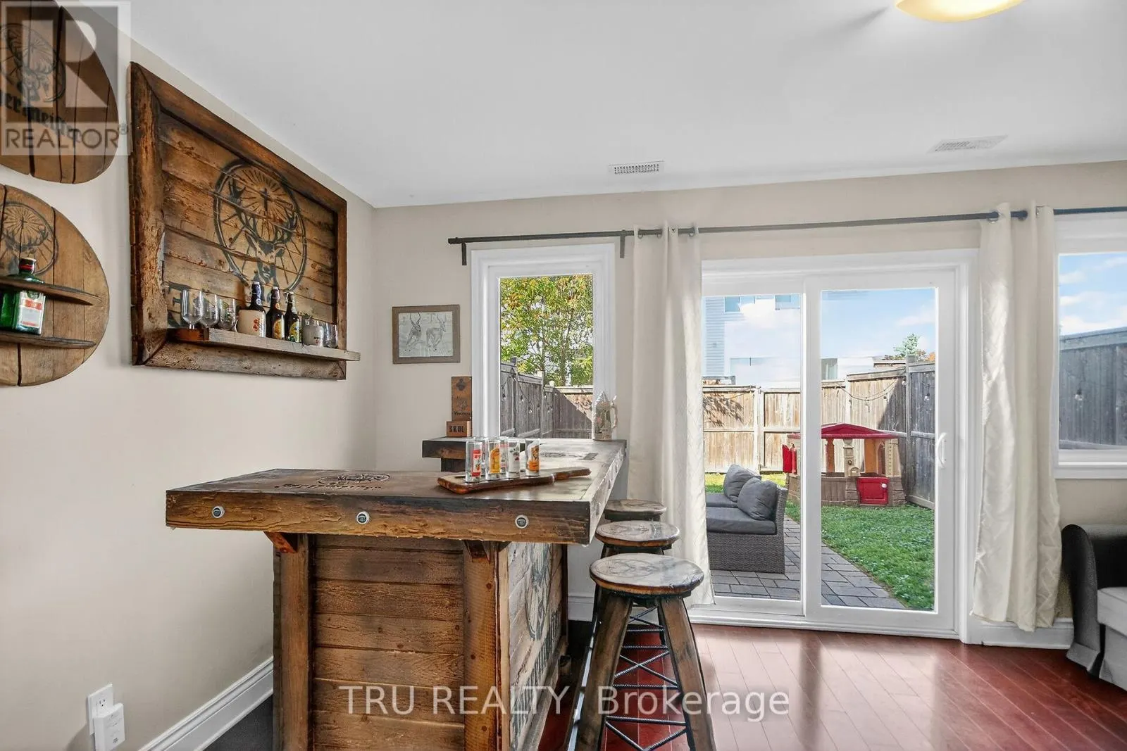 2642 PALINGS PRIVATE