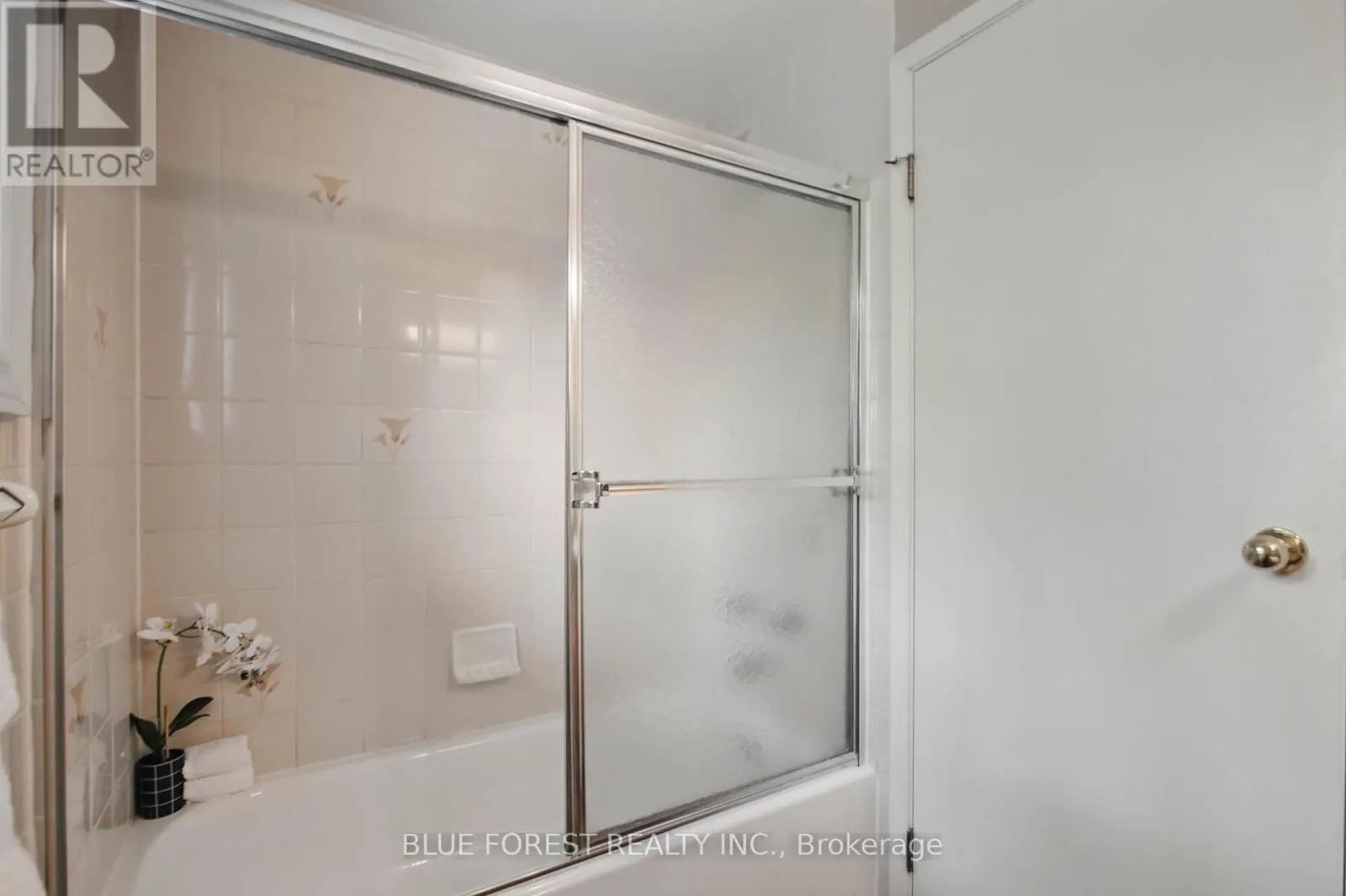 82 - 1990 WAVELL STREET, #82