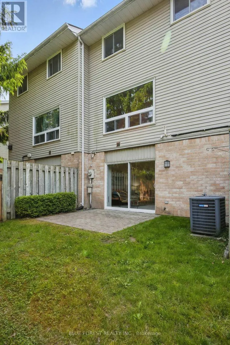 82 - 1990 WAVELL STREET, #82
