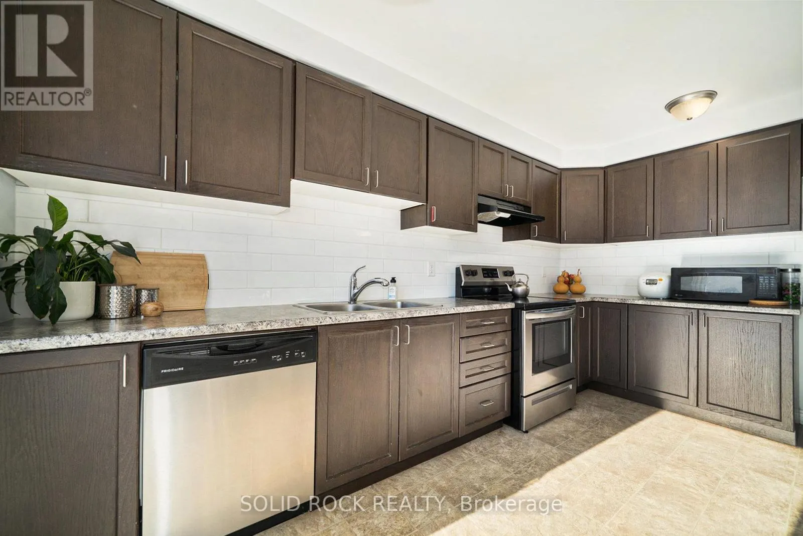 380 ROUNCEY ROAD