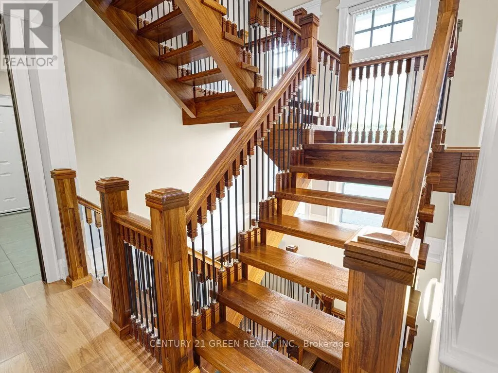 39 BROOKHAVEN CRESCENT