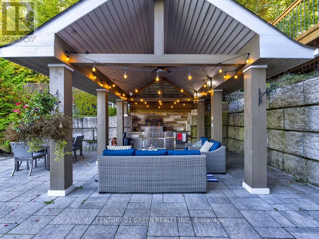 39 BROOKHAVEN CRESCENT