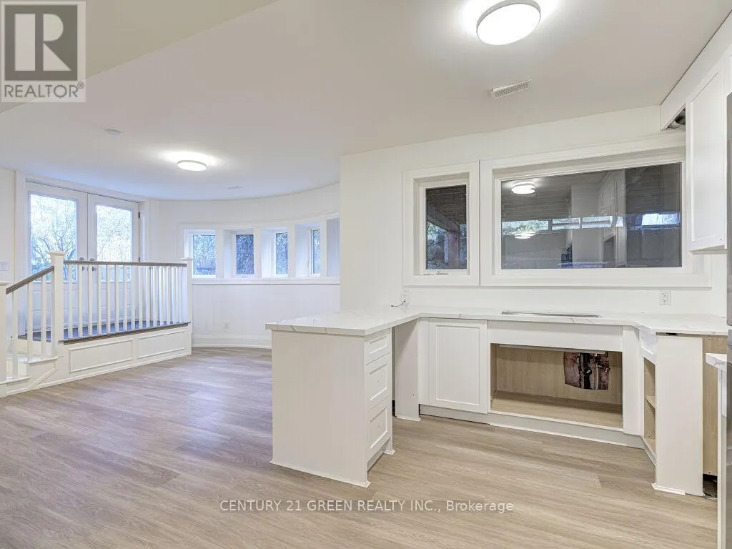 39 BROOKHAVEN CRESCENT