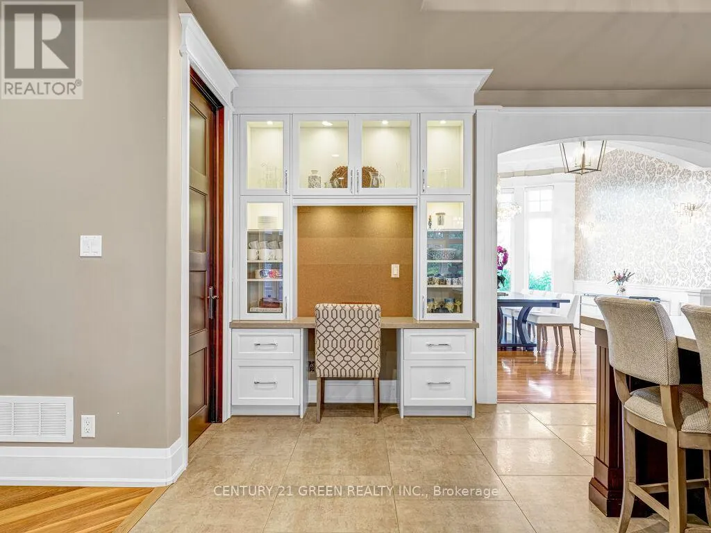 39 BROOKHAVEN CRESCENT