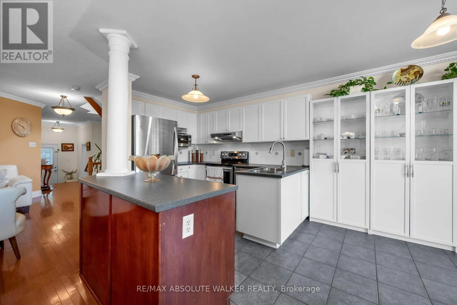 607 AQUAVIEW DRIVE
