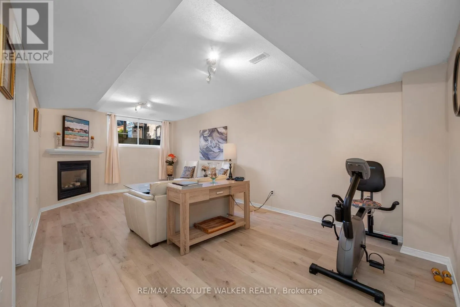 607 AQUAVIEW DRIVE