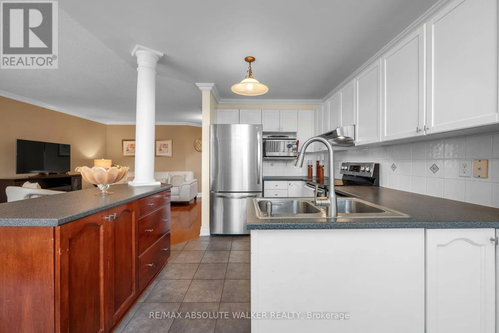 607 AQUAVIEW DRIVE