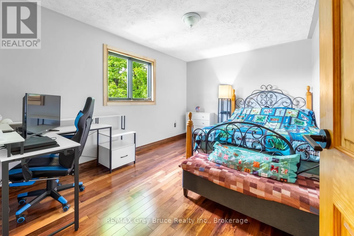 1033 BRUCE ROAD 9
