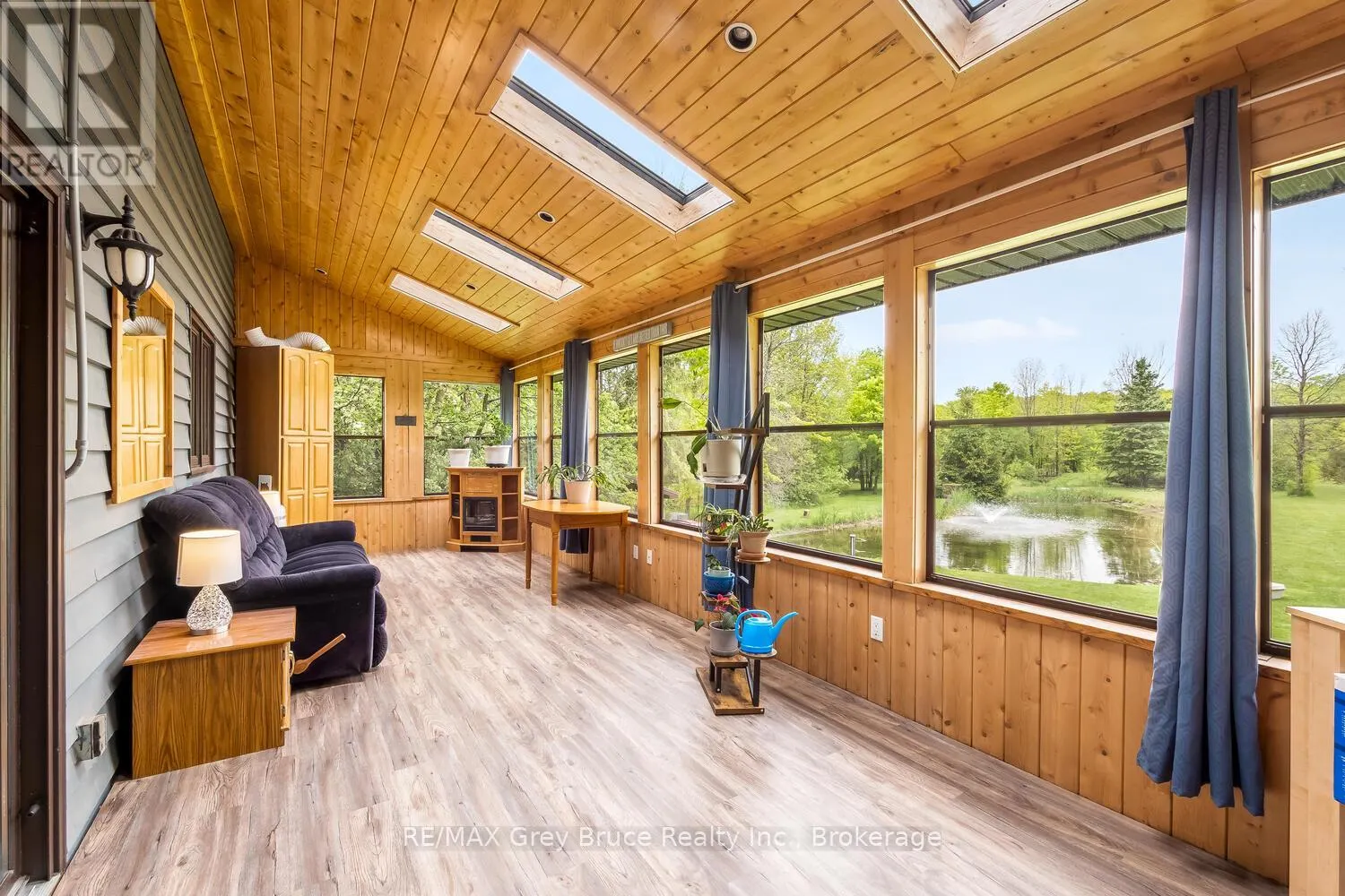 1033 BRUCE ROAD 9