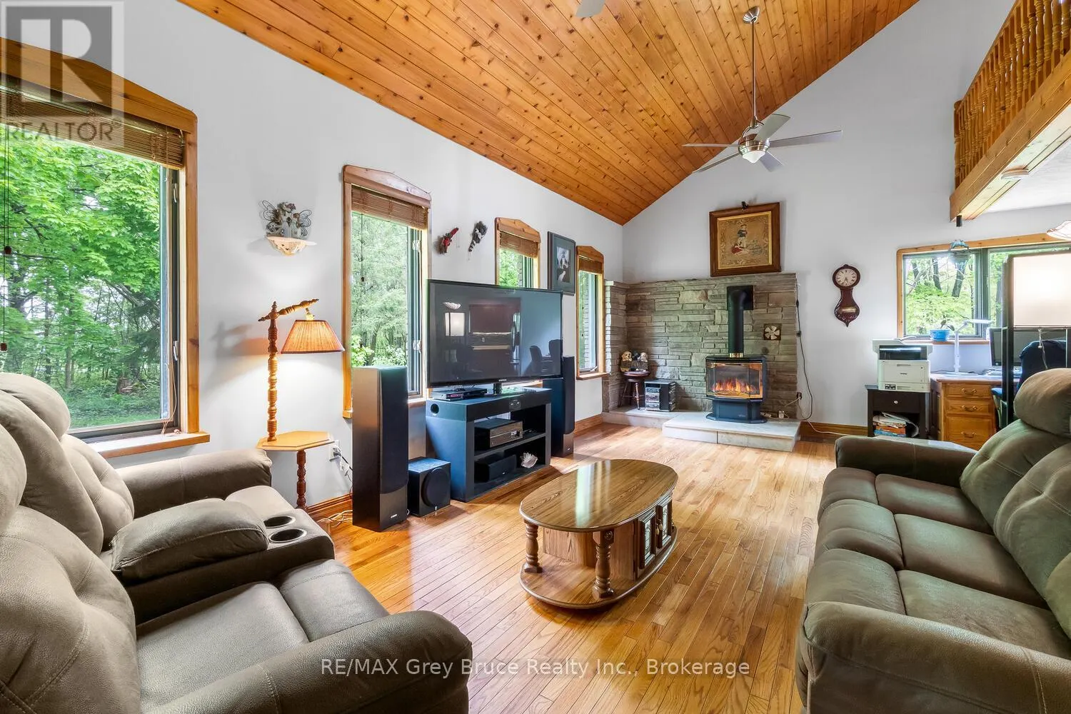 1033 BRUCE ROAD 9