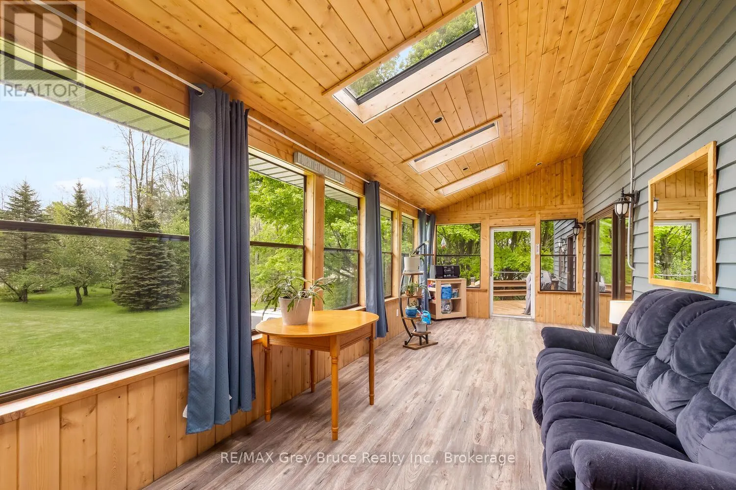 1033 BRUCE ROAD 9
