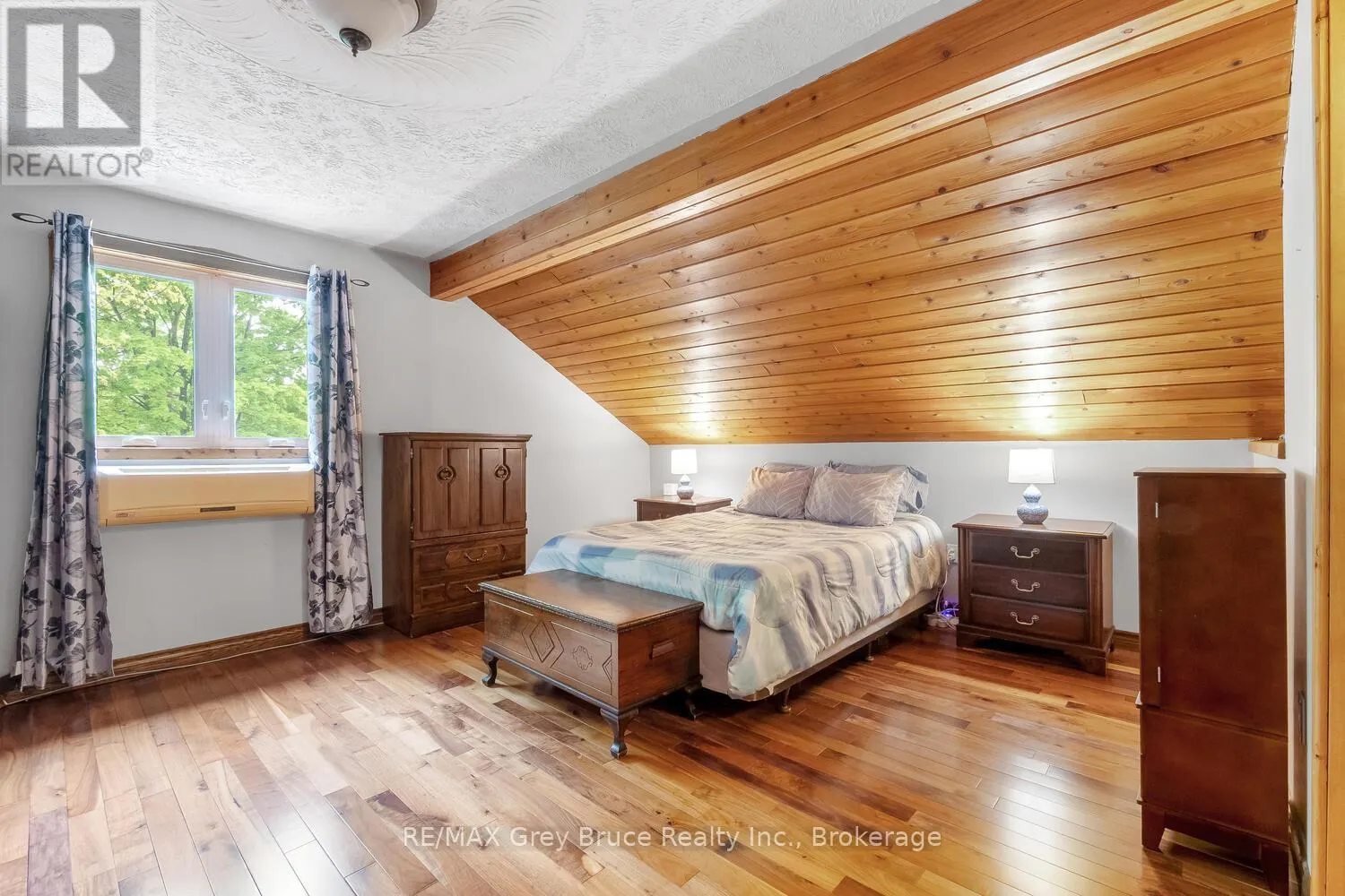 1033 BRUCE ROAD 9