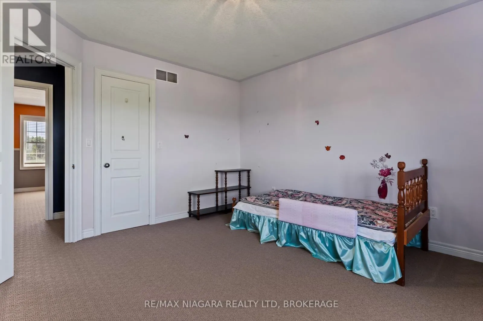 374 NIAGARA STONE ROAD